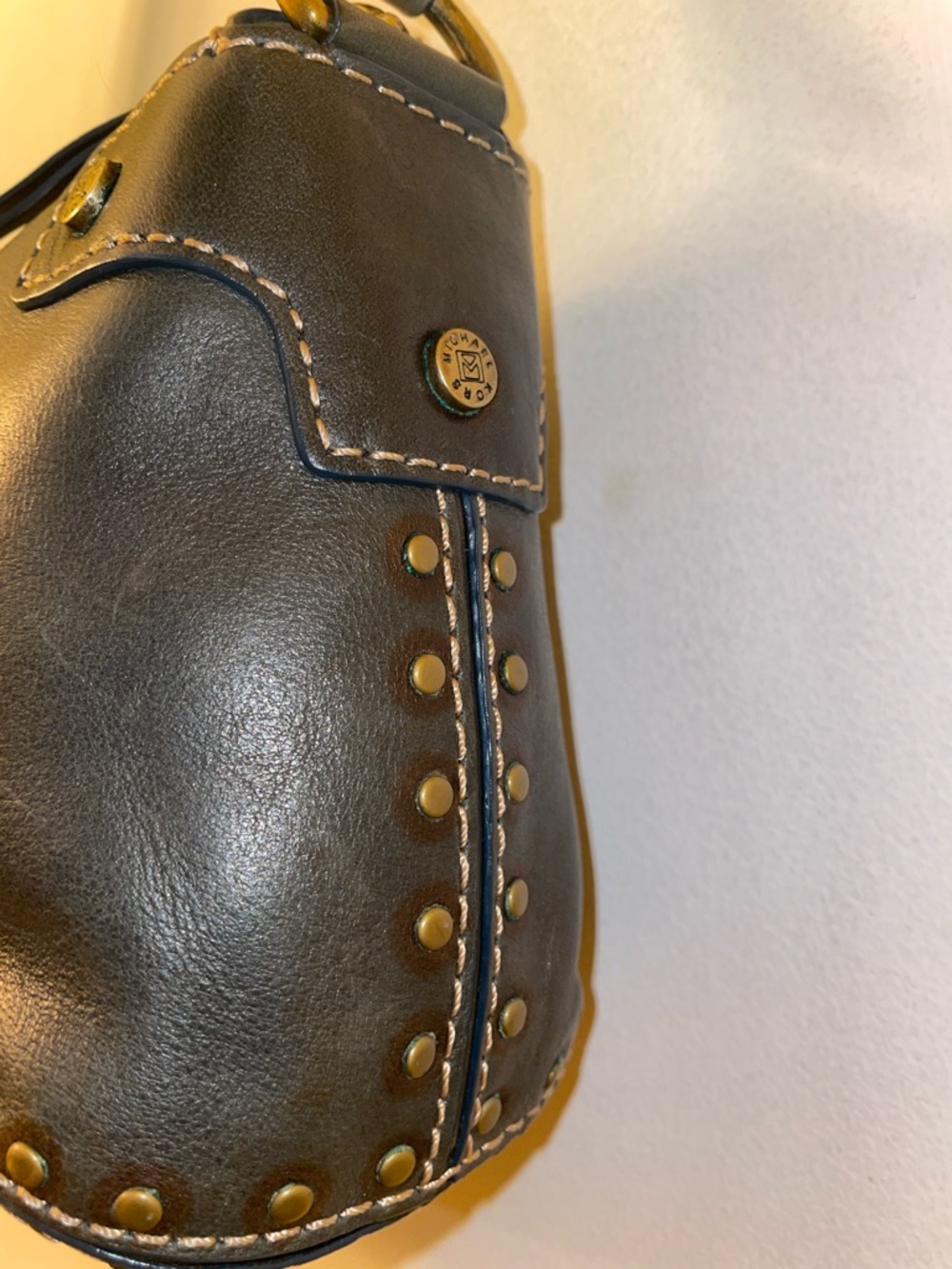 Micheal Kors Classic Black Leather Studded Shoulder Bag - Picture 3 of 7
